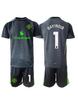 Billige Manchester United Altay Bayindir #1 Keeper Bortedraktsett Barn 2025-26 Kortermet (+ Korte bukser)